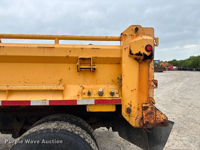 image for item FC5699 2004 International 7400 Crew Cab dump truck