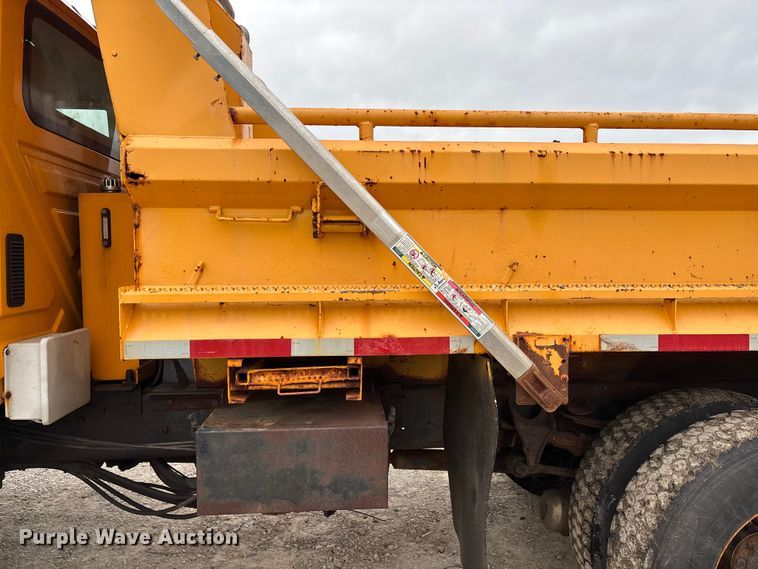 image for item FC5699 2004 International 7400 Crew Cab dump truck