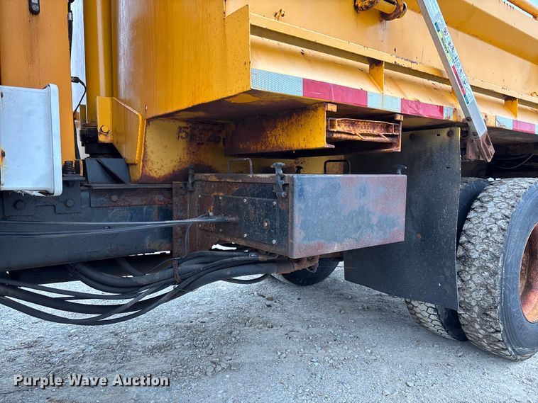 image for item FC5699 2004 International 7400 Crew Cab dump truck