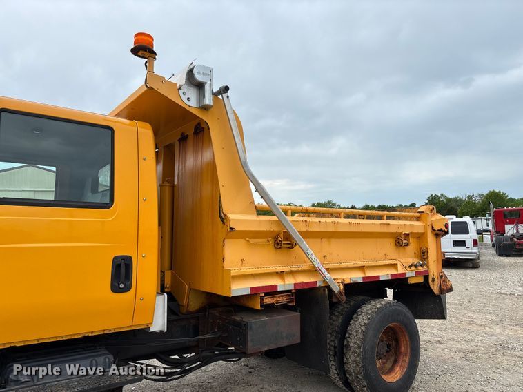image for item FC5699 2004 International 7400 Crew Cab dump truck