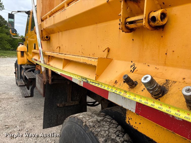 image for item FC5699 2004 International 7400 Crew Cab dump truck