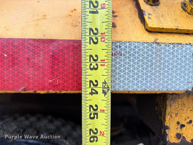 image for item FC5699 2004 International 7400 Crew Cab dump truck