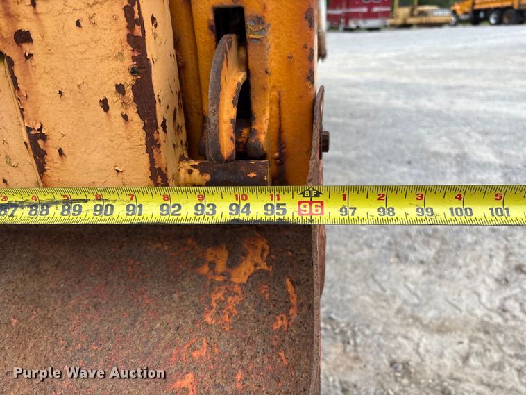 image for item FC5699 2004 International 7400 Crew Cab dump truck
