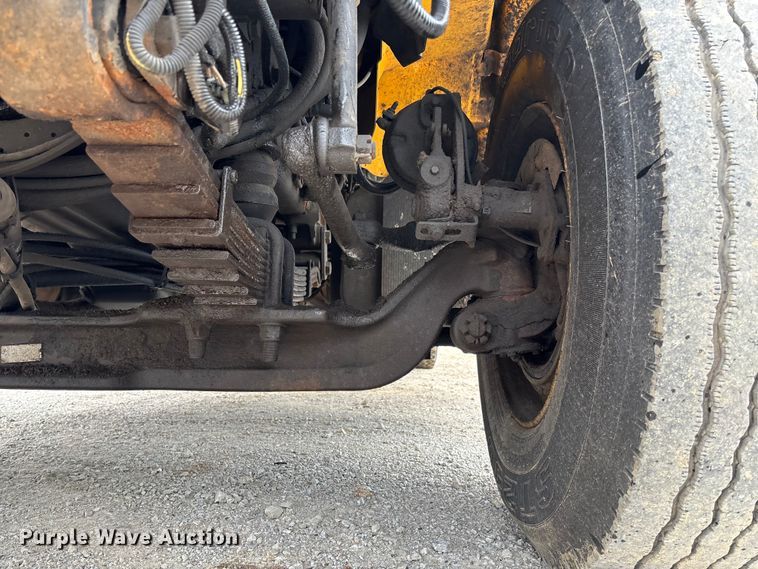 image for item FC5699 2004 International 7400 Crew Cab dump truck