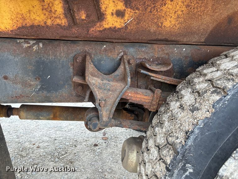 image for item FC5699 2004 International 7400 Crew Cab dump truck
