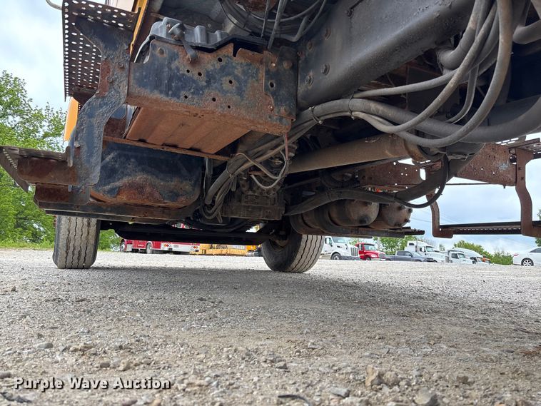 image for item FC5699 2004 International 7400 Crew Cab dump truck