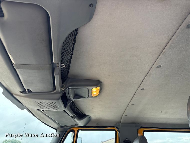 image for item FC5699 2004 International 7400 Crew Cab dump truck