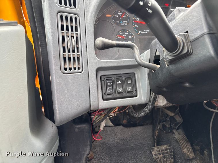 image for item FC5699 2004 International 7400 Crew Cab dump truck