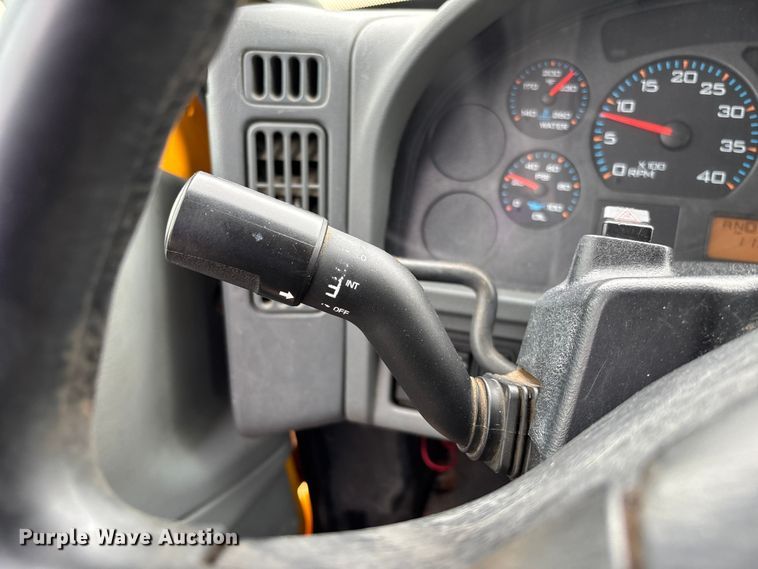 image for item FC5699 2004 International 7400 Crew Cab dump truck