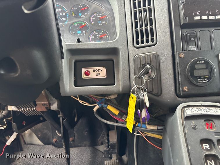 image for item FC5699 2004 International 7400 Crew Cab dump truck
