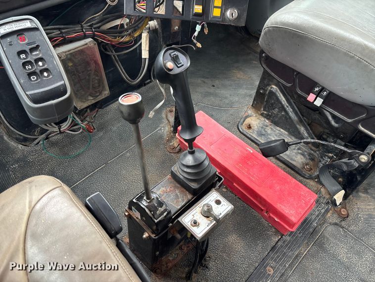 image for item FC5699 2004 International 7400 Crew Cab dump truck