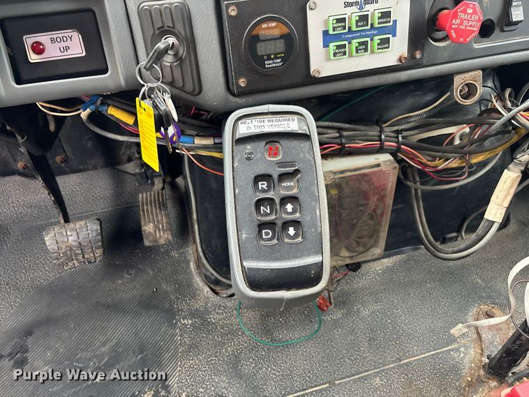 image for item FC5699 2004 International 7400 Crew Cab dump truck