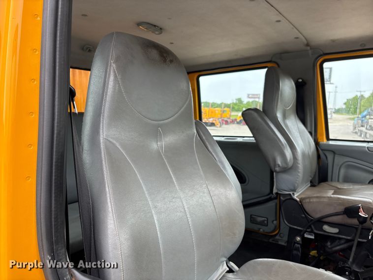 image for item FC5699 2004 International 7400 Crew Cab dump truck