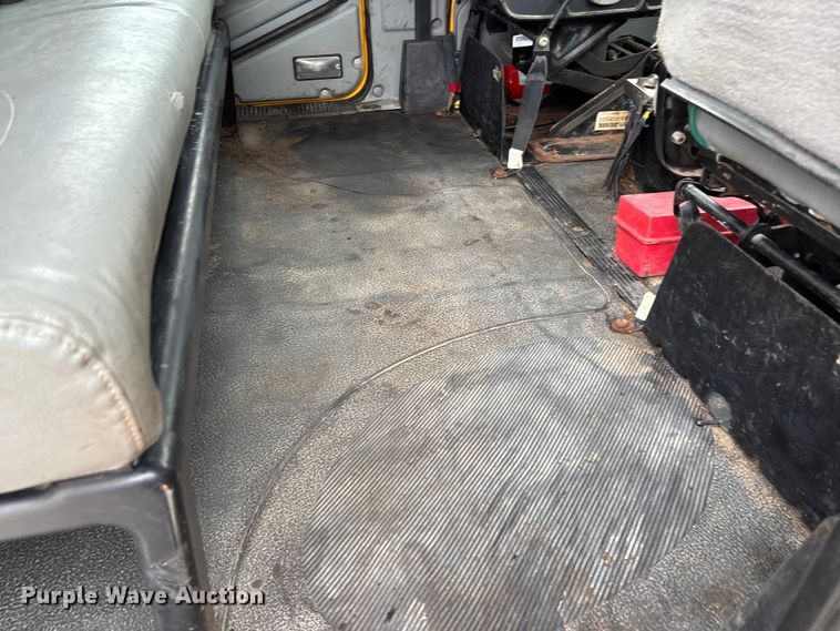image for item FC5699 2004 International 7400 Crew Cab dump truck