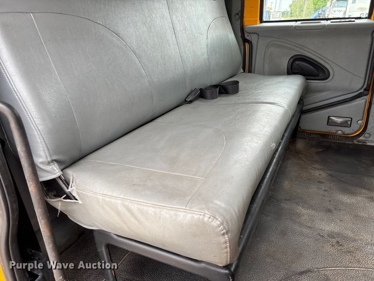 image for item FC5699 2004 International 7400 Crew Cab dump truck