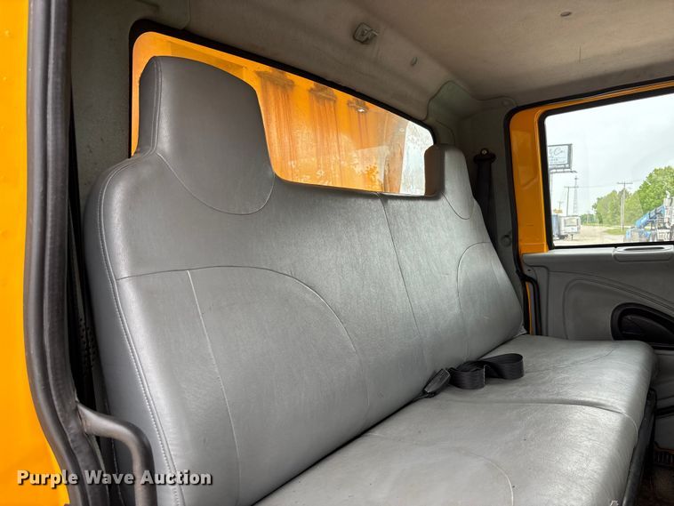 image for item FC5699 2004 International 7400 Crew Cab dump truck