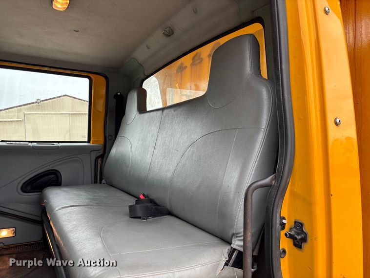 image for item FC5699 2004 International 7400 Crew Cab dump truck