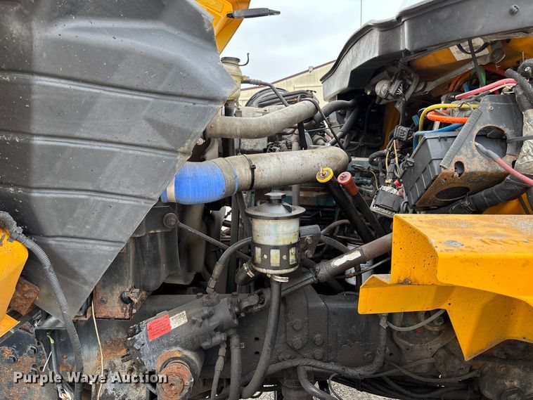 image for item FC5699 2004 International 7400 Crew Cab dump truck