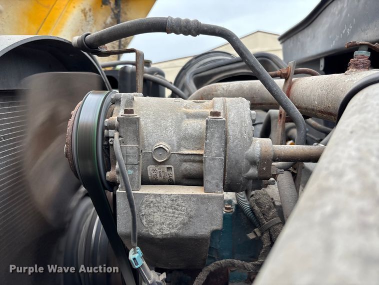 image for item FC5699 2004 International 7400 Crew Cab dump truck