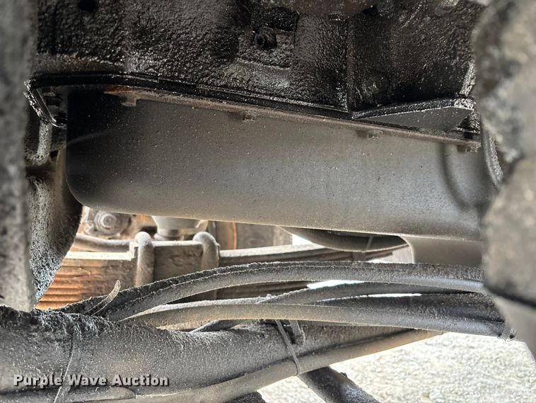 image for item FC5699 2004 International 7400 Crew Cab dump truck