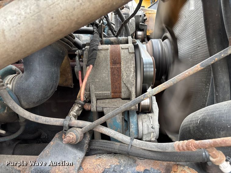 image for item FC5699 2004 International 7400 Crew Cab dump truck