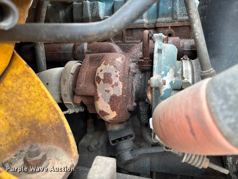 image for item FC5699 2004 International 7400 Crew Cab dump truck