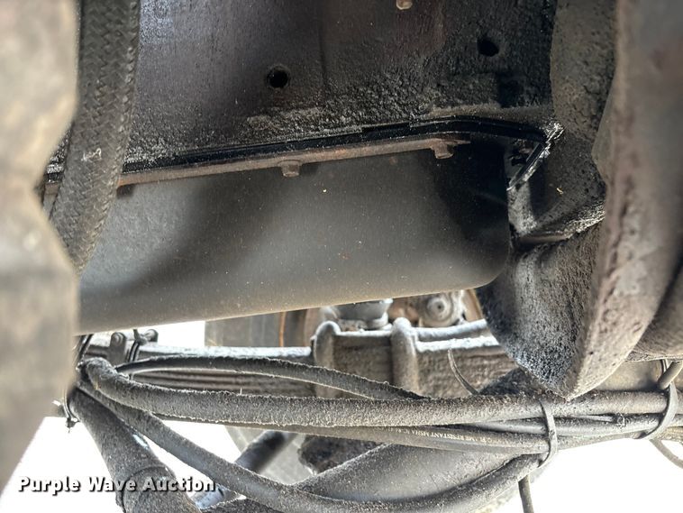 image for item FC5699 2004 International 7400 Crew Cab dump truck