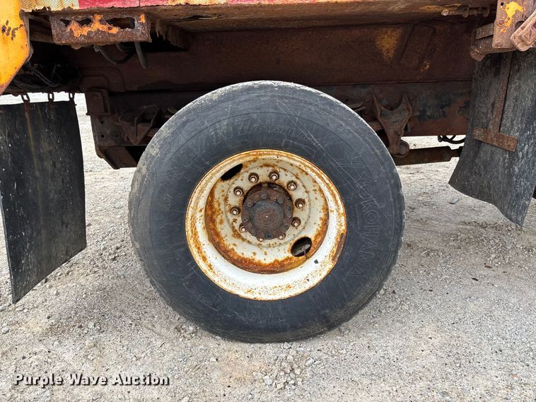 image for item FC5699 2004 International 7400 Crew Cab dump truck
