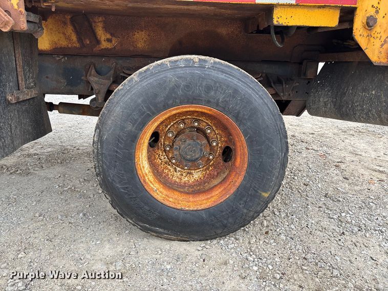 image for item FC5699 2004 International 7400 Crew Cab dump truck