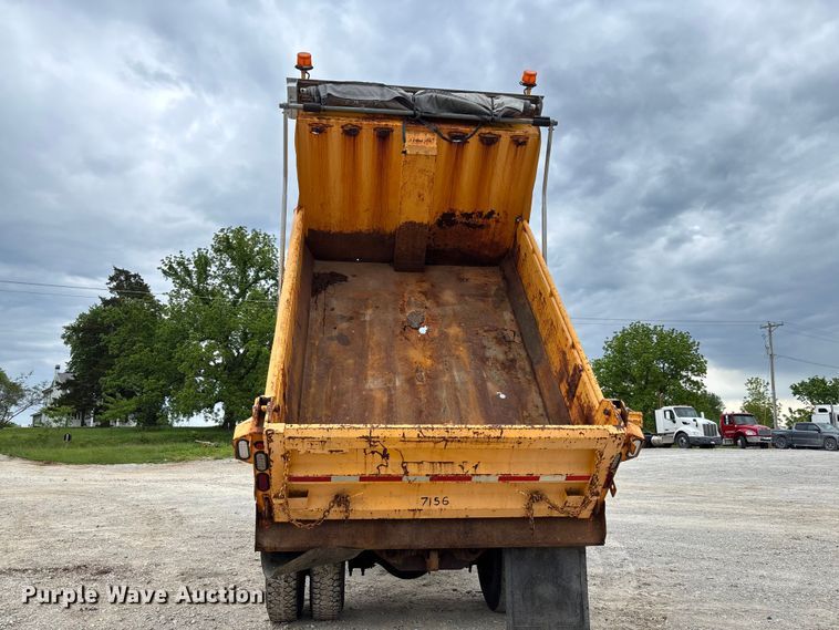 image for item FC5699 2004 International 7400 Crew Cab dump truck