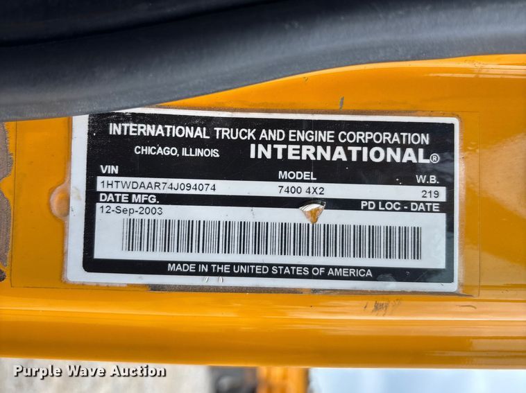image for item FC5699 2004 International 7400 Crew Cab dump truck