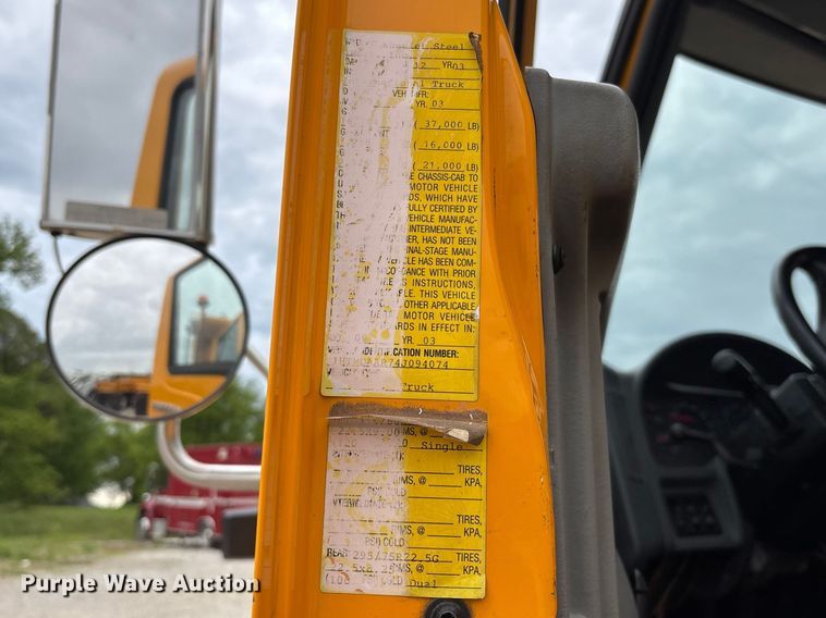 image for item FC5699 2004 International 7400 Crew Cab dump truck