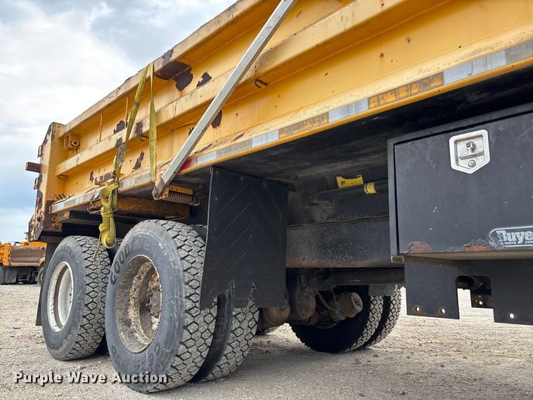 image for item FC5702 2011 International 7500 dump truck