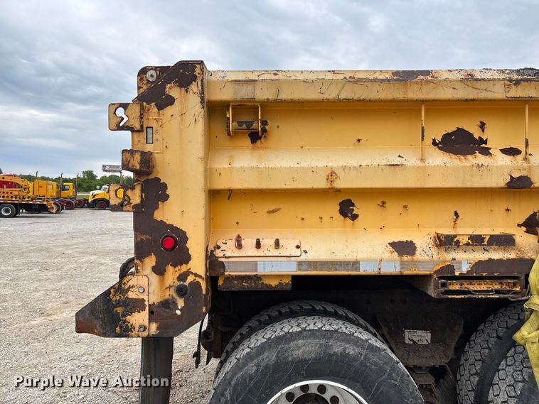 image for item FC5702 2011 International 7500 dump truck
