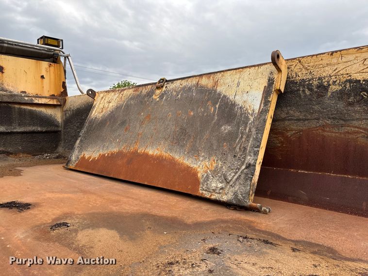 image for item FC5702 2011 International 7500 dump truck
