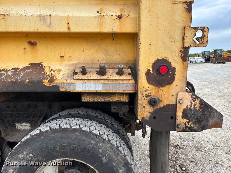 image for item FC5702 2011 International 7500 dump truck