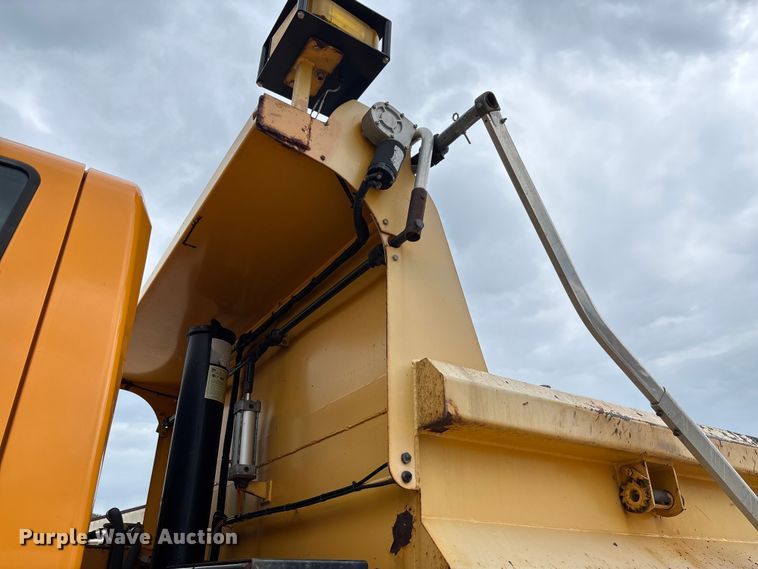 image for item FC5702 2011 International 7500 dump truck