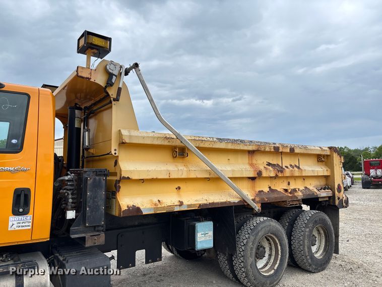 image for item FC5702 2011 International 7500 dump truck