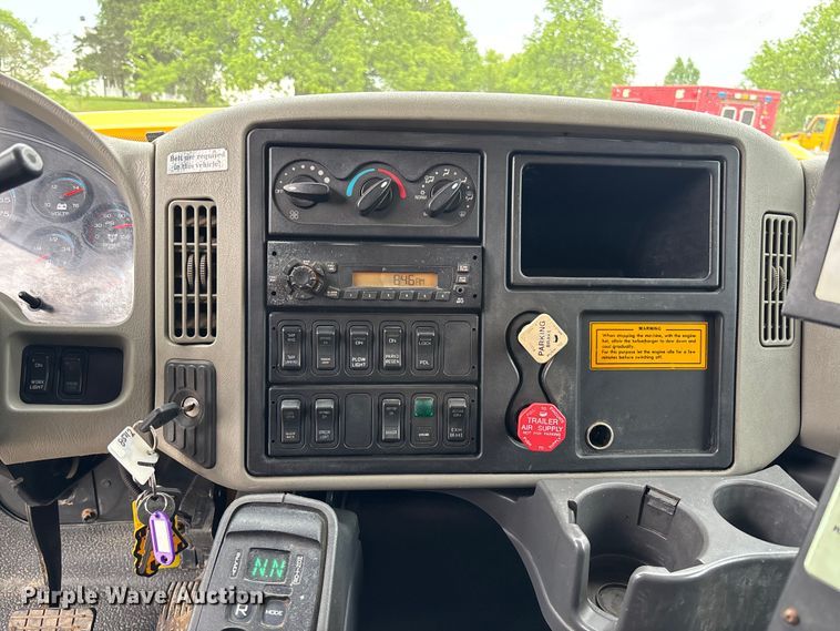 image for item FC5702 2011 International 7500 dump truck