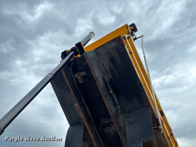 image for item FC5702 2011 International 7500 dump truck