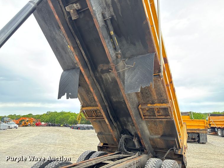 image for item FC5702 2011 International 7500 dump truck