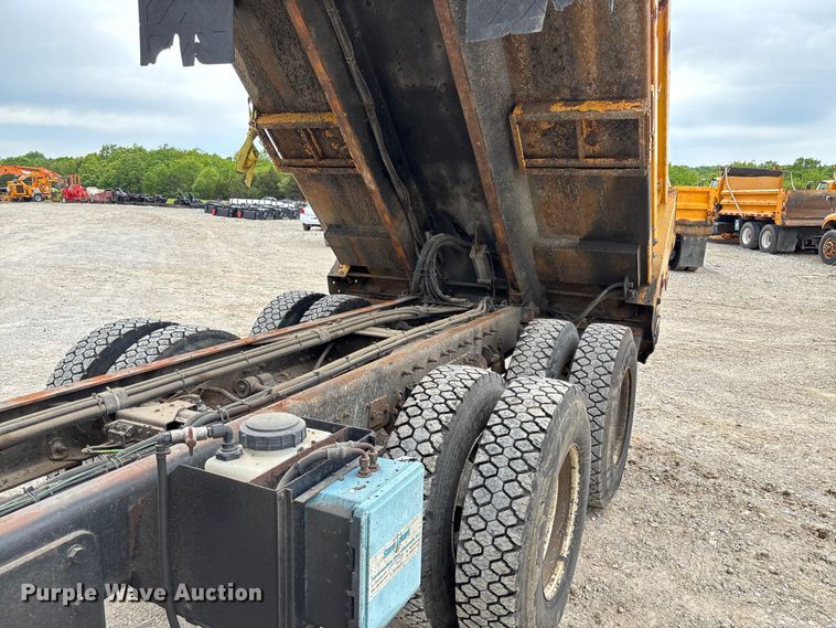 image for item FC5702 2011 International 7500 dump truck