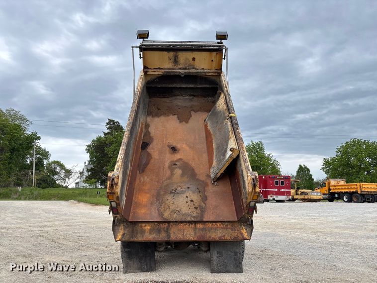 image for item FC5702 2011 International 7500 dump truck