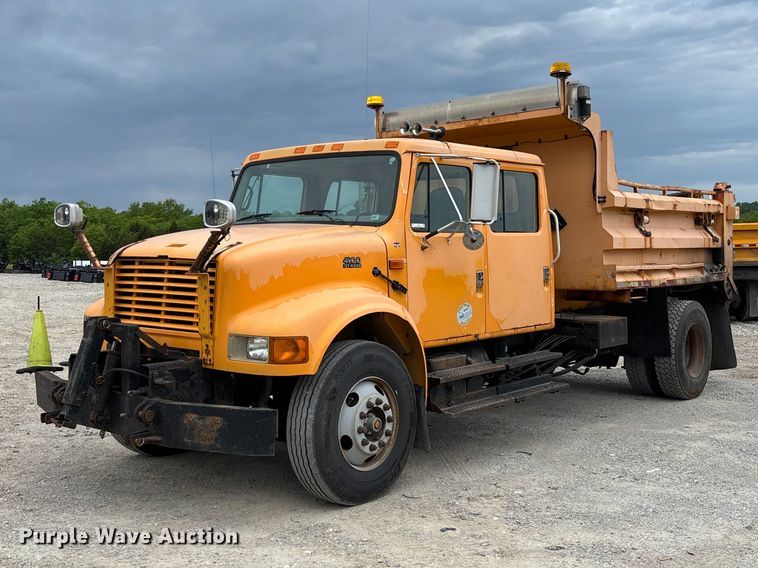 image for item FC5703 2001 International 4900 Crew Cab dump truck