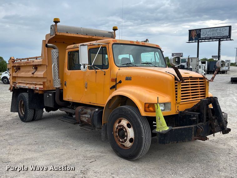 image for item FC5703 2001 International 4900 Crew Cab dump truck