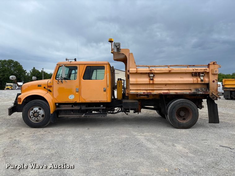 image for item FC5703 2001 International 4900 Crew Cab dump truck