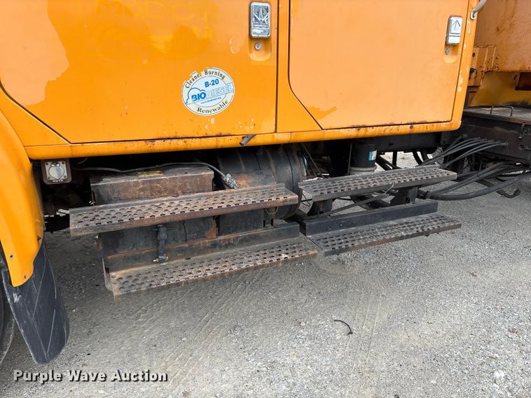 image for item FC5703 2001 International 4900 Crew Cab dump truck