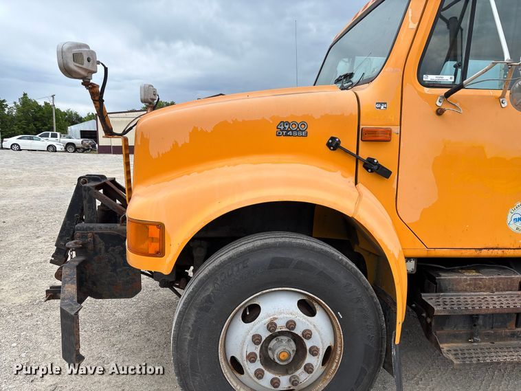image for item FC5703 2001 International 4900 Crew Cab dump truck