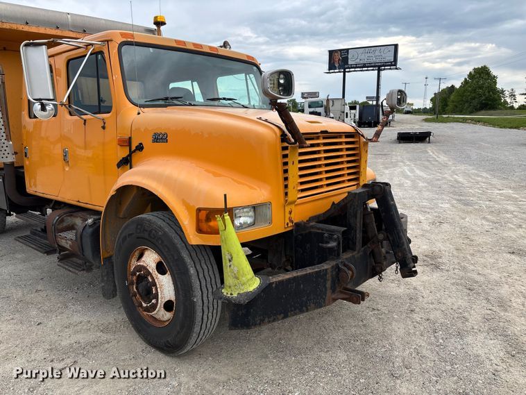 image for item FC5703 2001 International 4900 Crew Cab dump truck
