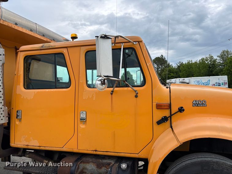 image for item FC5703 2001 International 4900 Crew Cab dump truck